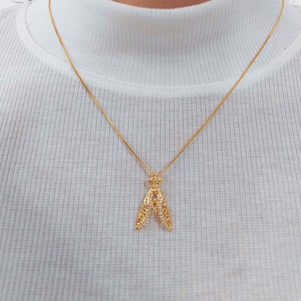 Colar Nossa Senhora Com Zircônias Brancas Folheado Em Ouro 18k - Image 3