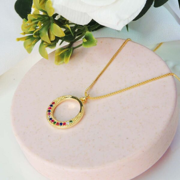 Colar De Circulo Com Metade Em Zircônia Colorida Folheado A Ouro 18k - Image 3